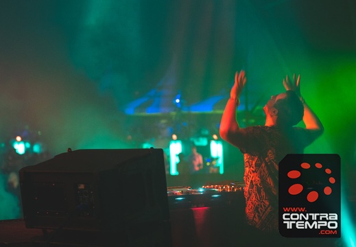 065-869-RFM-Beach-Power Andre Frias