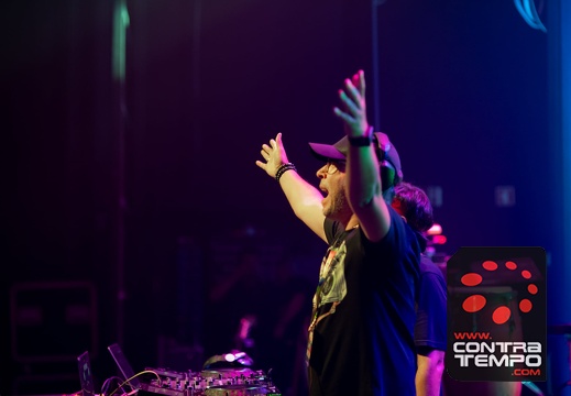 004- ACF2252 ANDRE FRIAS(c)CONTRATEMPO.COM (2023, Coliseu Micaelense, Festa, Radio Atlantida)